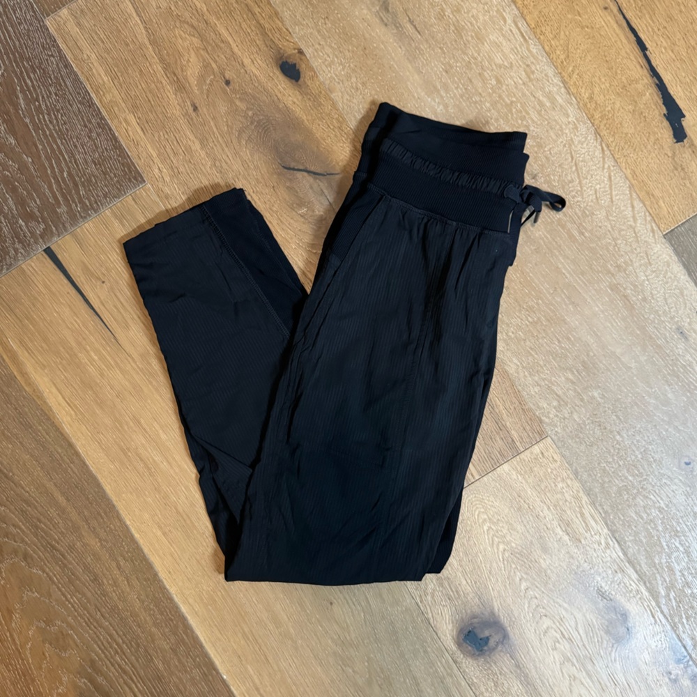 Lululemon Dance Studio Crop Size 0 Adjustable Ankles
